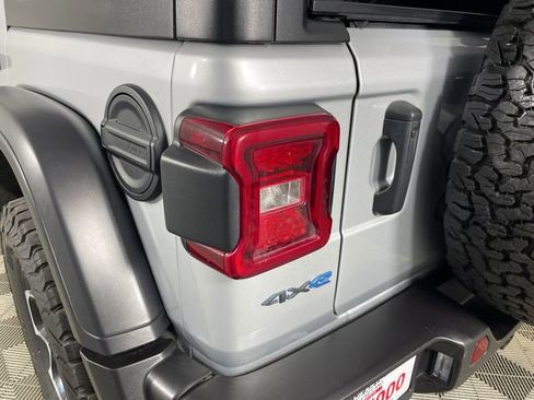 Used 2022 Jeep Wrangler Unlimited Rubicon 4xe w/ Cold Weather Group AWD/4WD image 21