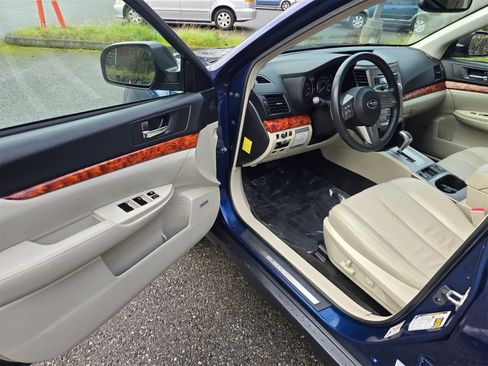 Used 2011 Subaru Outback 3.6R Limited w/ PWR Moonroof Pkg image 22