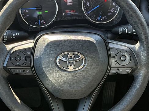 Used 2021 Toyota RAV4 XLE image 11
