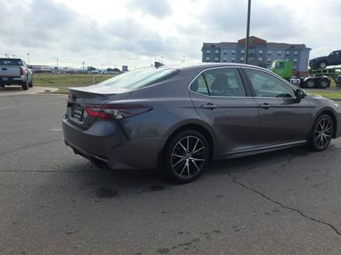 Used 2023 Toyota Camry SE FWD image 6