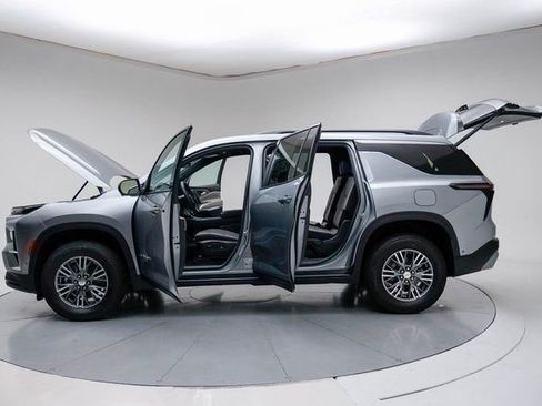 New 2026 Chevrolet Traverse LT w/ Enhanced Driving Package FWD image 18