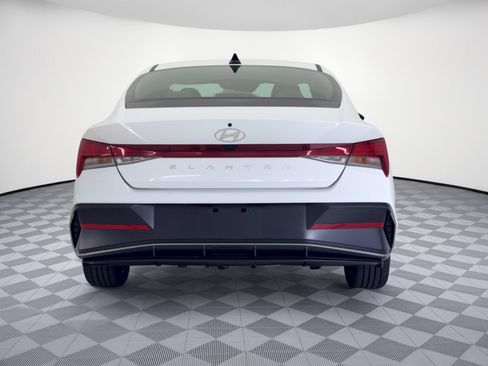 Used 2025 Hyundai Elantra SEL FWD image 11