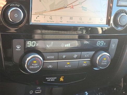 Used 2019 Nissan Rogue SV w/ Premium Package image 15