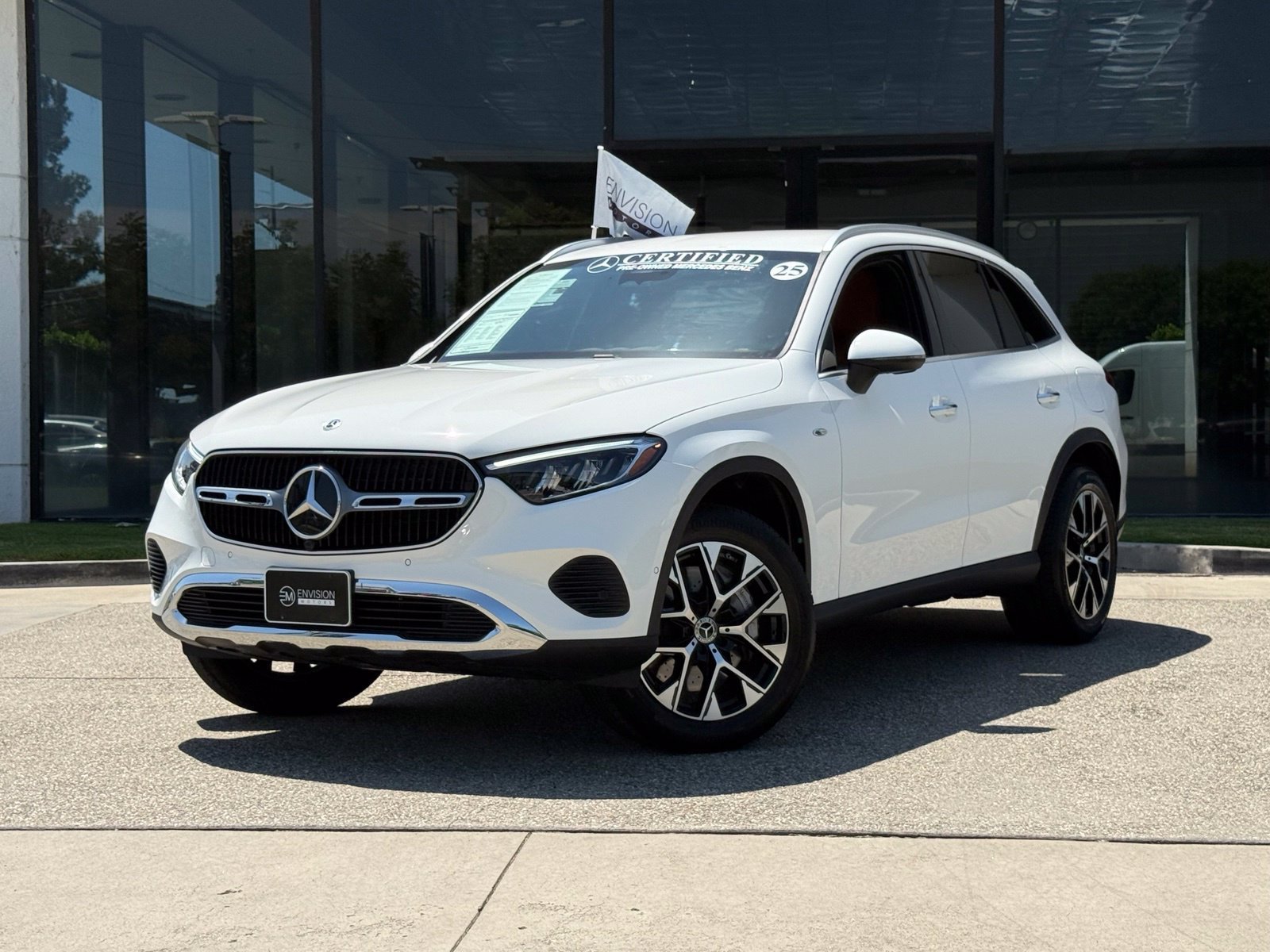 Used 2025 Mercedes-Benz GLC 350e 4MATIC image 2