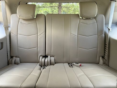 Used 2017 Cadillac Escalade Luxury RWD image 43