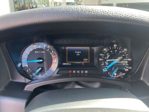 Used 2017 Ford Expedition XLT image 12