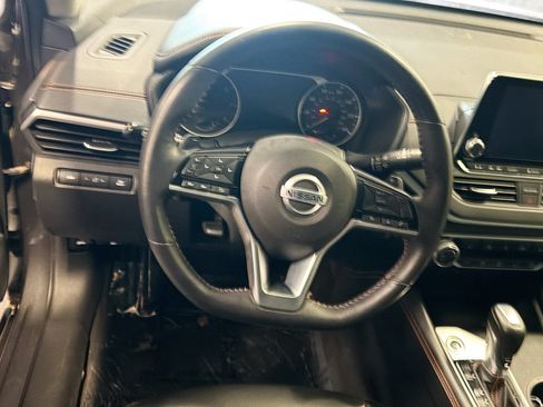 Used 2019 Nissan Altima 2.5 SR w/ SR Premium Package AWD/4WD image 18