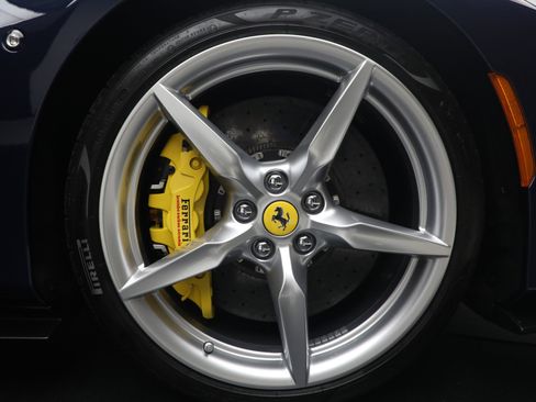 Certified 2022 Ferrari F8 Tributo RWD image 20
