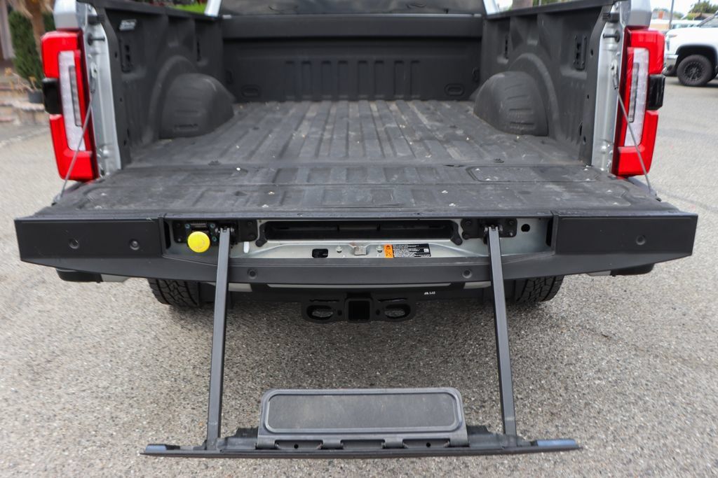 Used 2024 Ford F250 Platinum AWD/4WD image 9