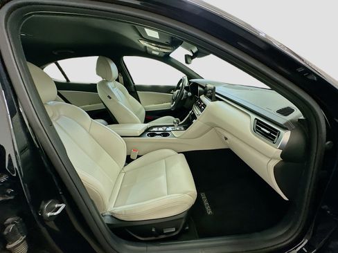 Used 2024 Genesis G70 2.5T image 32