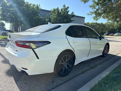 Used 2021 Toyota Camry SE FWD image 5