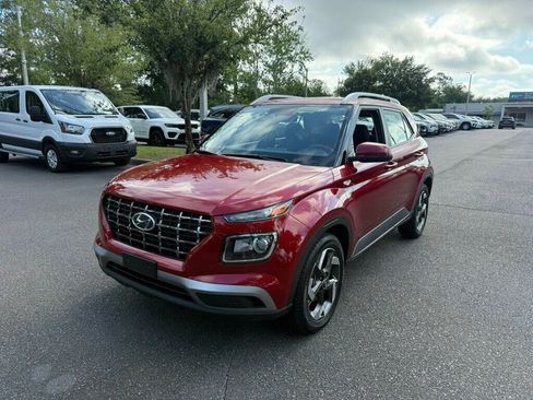 Used 2025 Hyundai Venue SEL FWD image 1