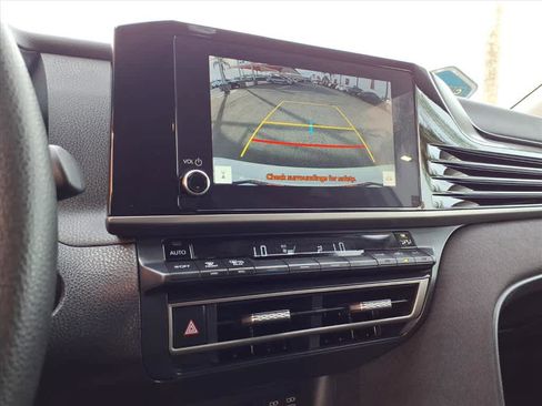 Used 2025 Toyota Camry LE image 13