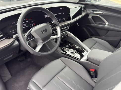 Used 2025 Audi Q5 Premium w/ Convenience Package AWD/4WD image 9