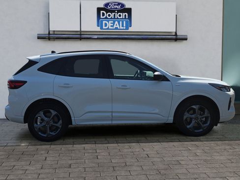 Used 2023 Ford Escape ST-Line w/ Tech Pack #1 AWD/4WD image 2