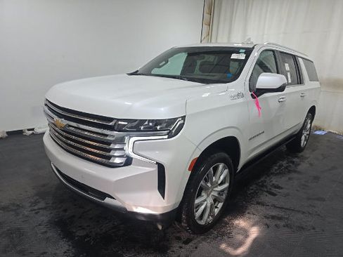 Used 2024 Chevrolet Suburban High Country AWD/4WD image 3