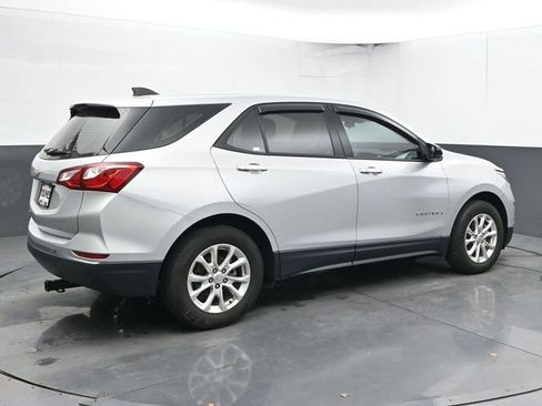 Used 2018 Chevrolet Equinox LS FWD image 10
