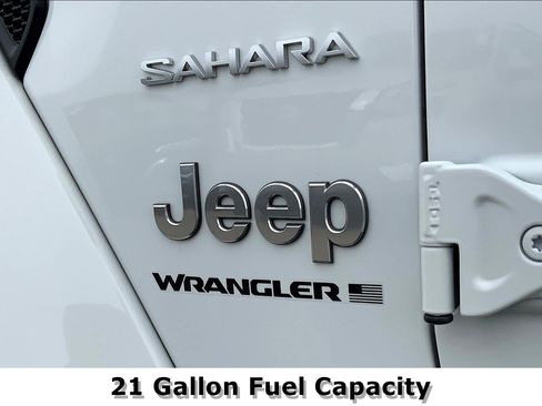 Used 2024 Jeep Wrangler Sahara image 32
