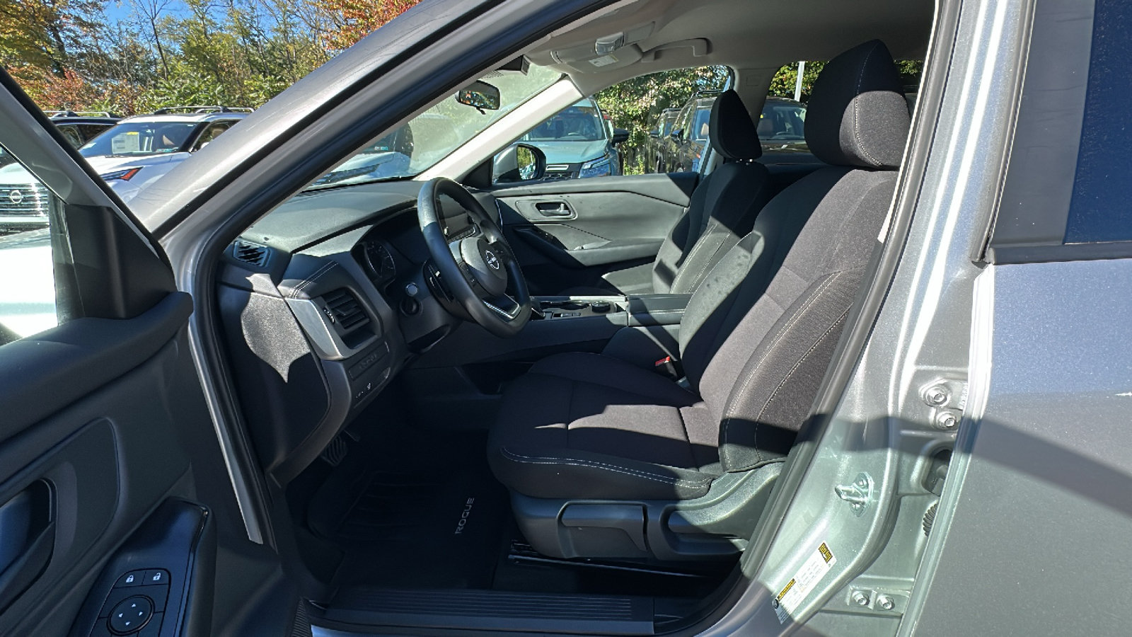 Used 2024 Nissan Rogue S AWD/4WD image 11