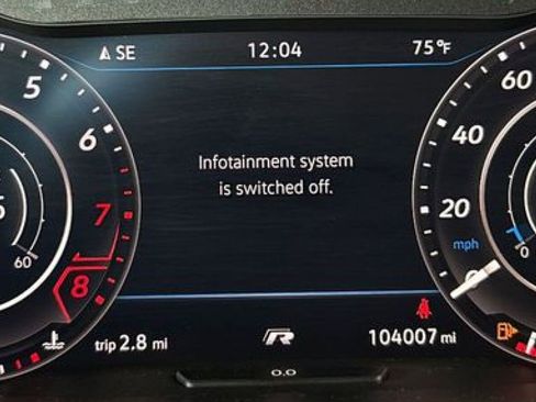 Used 2018 Volkswagen Golf R 4-Door AWD/4WD image 31