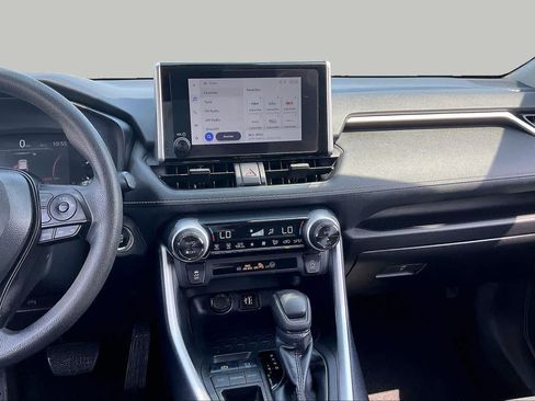 Used 2024 Toyota RAV4 XLE FWD image 7