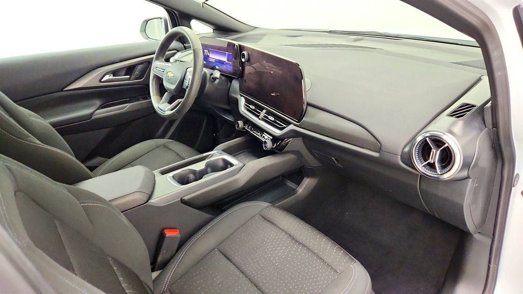 Used 2025 Chevrolet Equinox EV LT FWD image 22