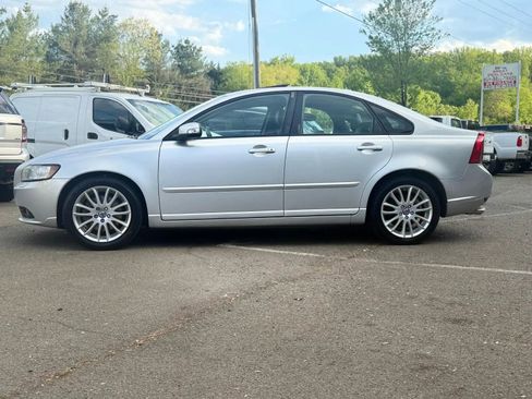 Used 2011 Volvo S40 T5 w/ Preferred Pkg FWD image 4