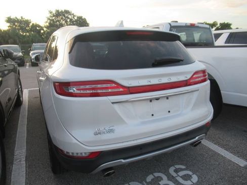 Used 2019 Lincoln MKC Reserve w/ MKC Climate Package FWD image 4