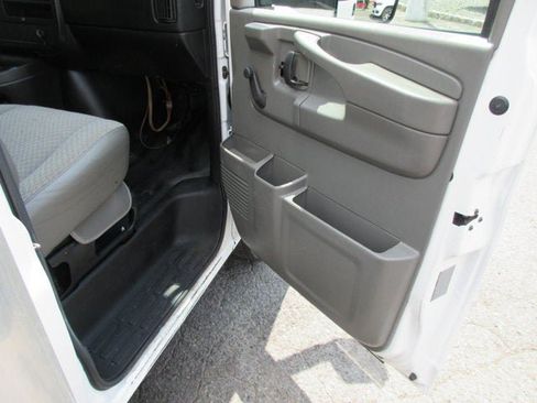 Used 2015 Ford E-350 and Econoline 350 Super Duty RWD image 17