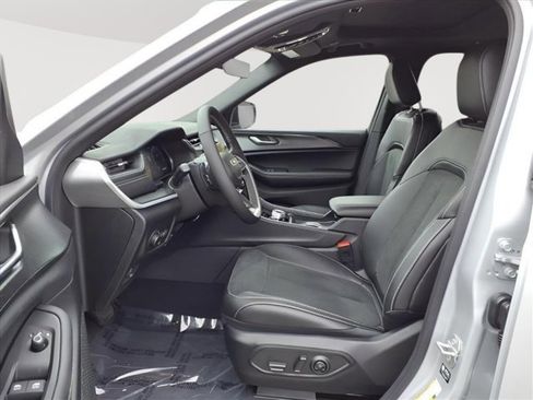 New 2025 Jeep Grand Cherokee L Altitude AWD/4WD image 11