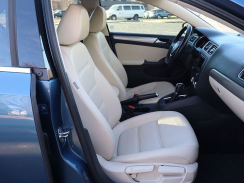 Used 2017 Volkswagen Jetta SE image 22
