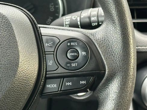 Used 2021 Toyota RAV4 XLE FWD image 33