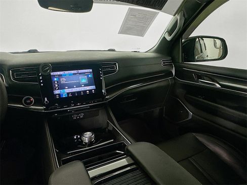 Used 2023 Jeep Wagoneer 2WD image 29