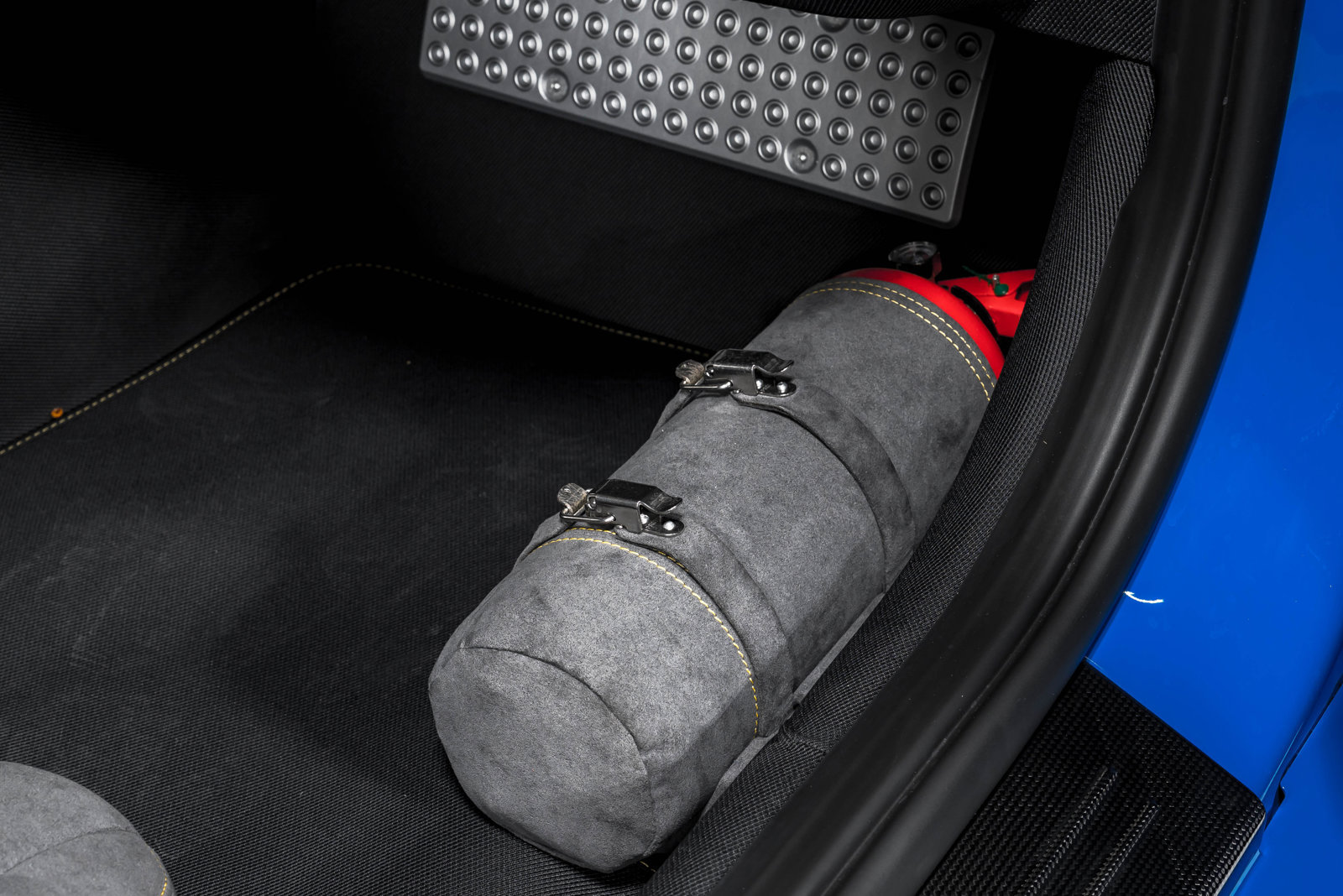 Used 2022 Ferrari 812 Competizione RWD image 25