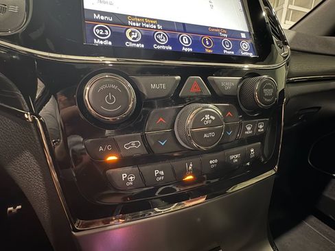 Used 2020 Jeep Grand Cherokee High Altitude AWD/4WD image 27