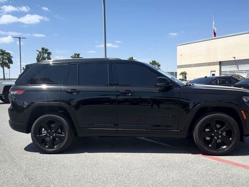 Used 2025 Jeep Grand Cherokee Limited w/ Black Appearance Package RWD image 16