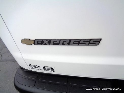 Used 2021 Chevrolet Express 2500 image 5