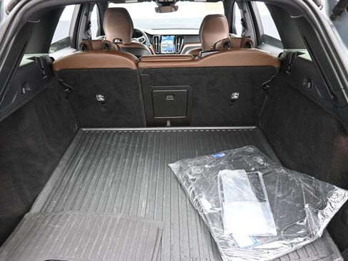 Used 2024 Volvo XC60 B5 Plus AWD/4WD image 16