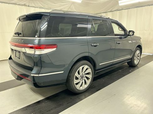 Used 2024 Lincoln Navigator Reserve image 2