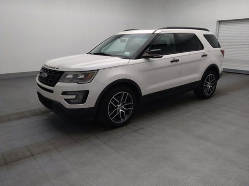 Used 2016 Ford Explorer Sport w/ Equipment Group 401A AWD/4WD image 2