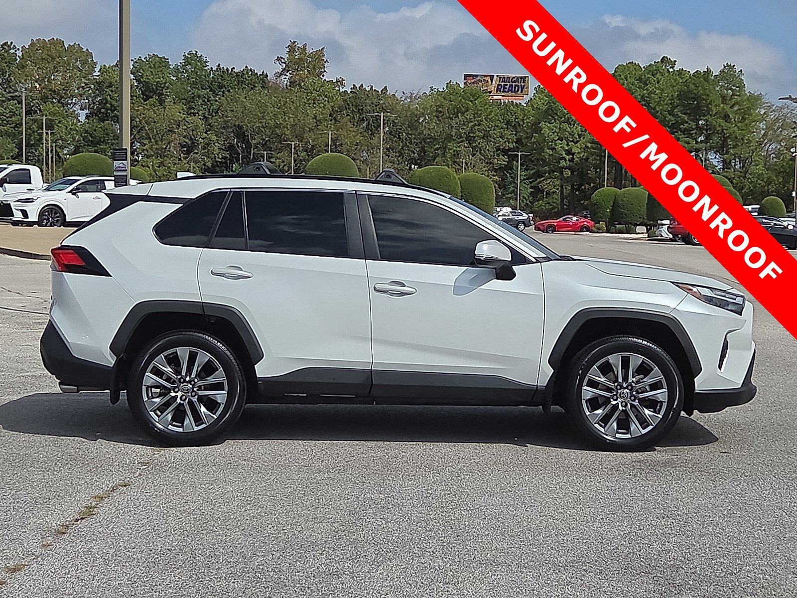 Used 2023 Toyota RAV4 XLE Premium FWD image 6