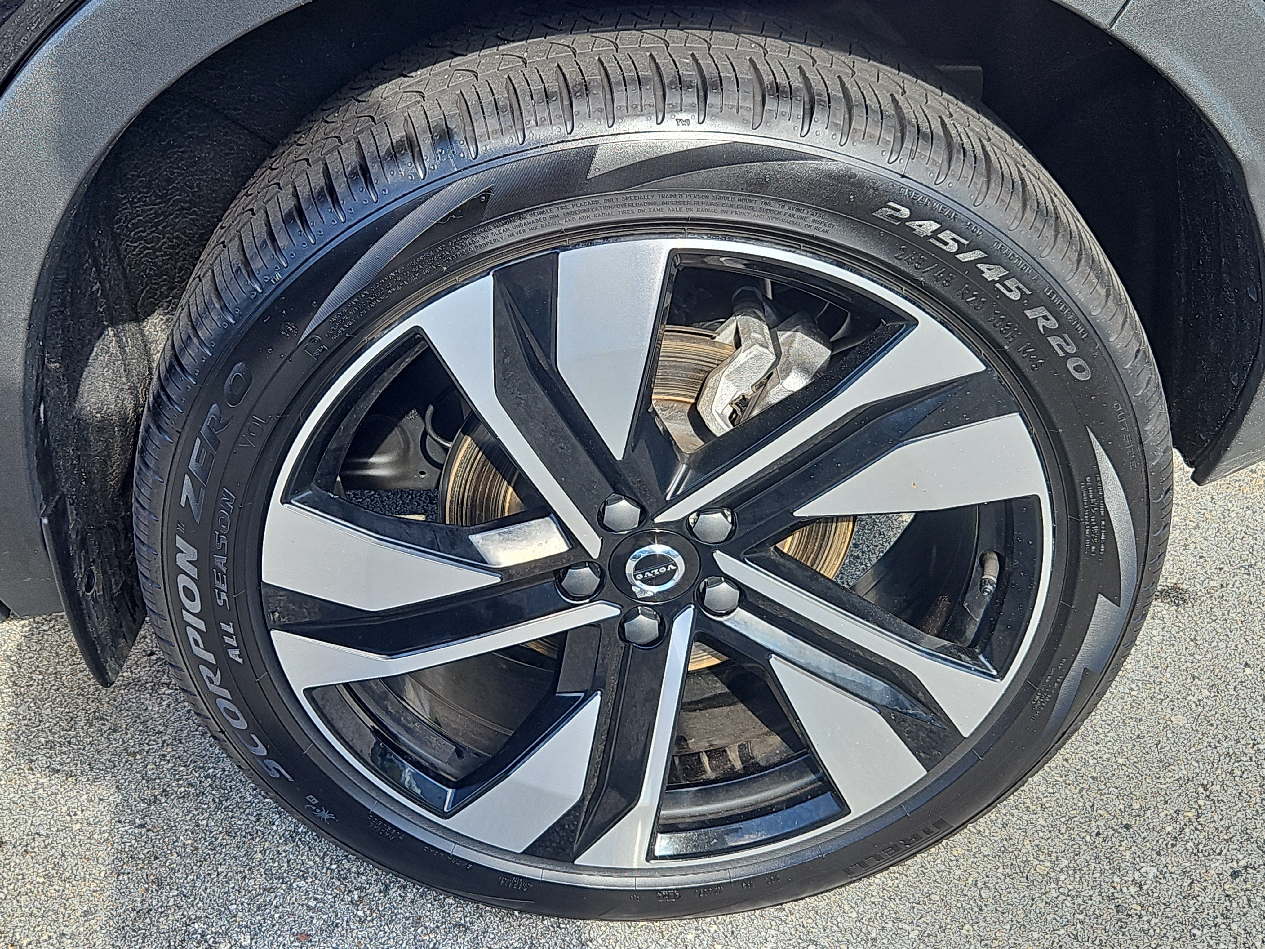 Used 2025 Volvo XC40 B5 Plus w/ Protection Package Premier AWD/4WD image 29