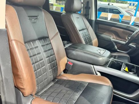 Used 2019 Nissan Titan Platinum Reserve AWD/4WD image 19