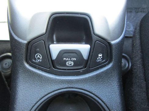 Used 2018 Jeep Compass Latitude AWD/4WD image 28