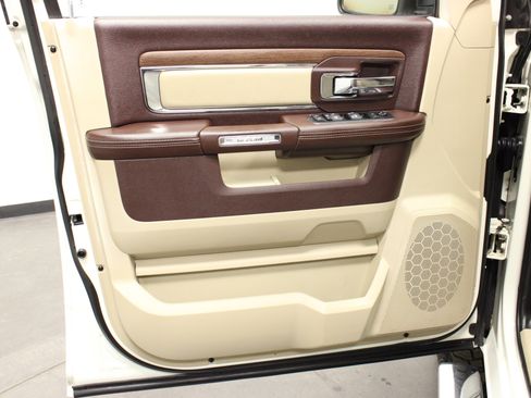 Used 2017 RAM 1500 Laramie image 18