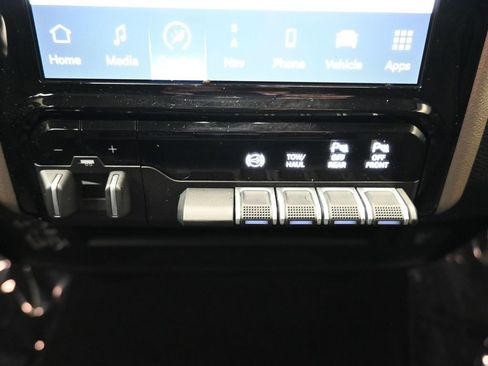 Used 2024 RAM 2500 Laramie image 28