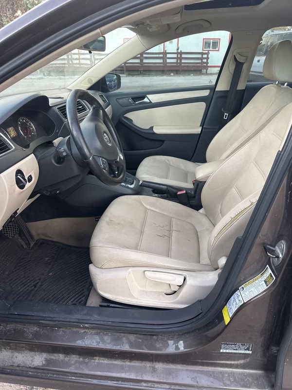 Used 2012 Volkswagen Jetta SE FWD image 2