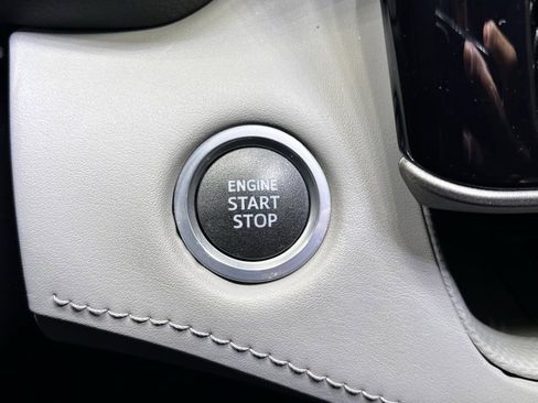 Certified 2021 Toyota Highlander XLE image 27