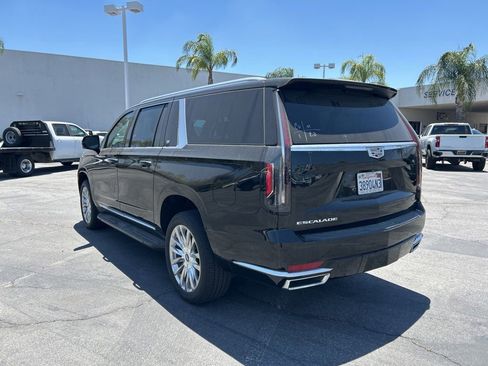 Used 2022 Cadillac Escalade ESV Premium Luxury RWD image 8