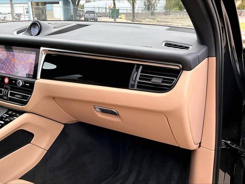 Used 2022 Porsche Macan image 18